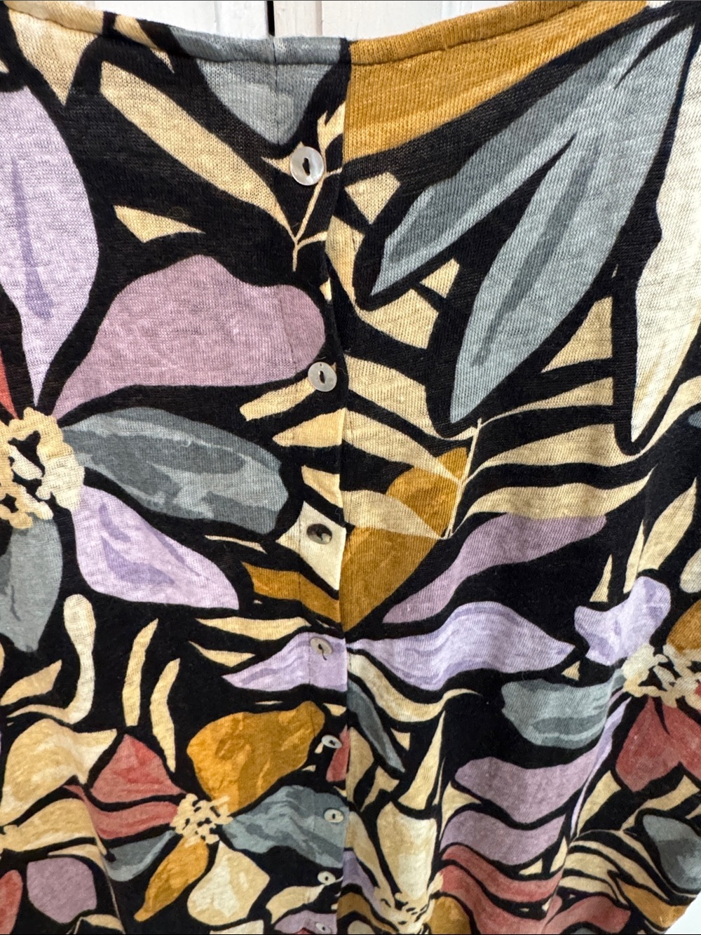 Nicole Miller Black Floral Cap Sleeve Linen Tee with Multicolor Blooms. Size M - Picture 6 of 6